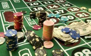 How did the game blackjack appear and why is it popular in online casinos?